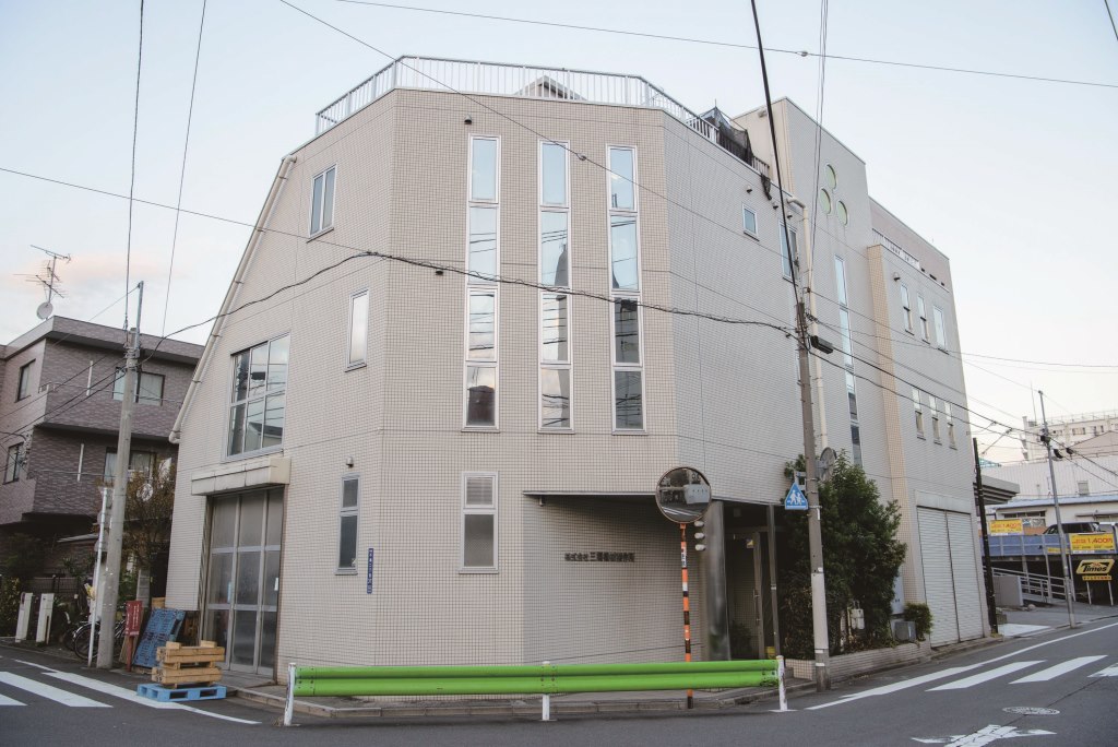 奨励賞「置けば地球儀 ときどきカッター」
